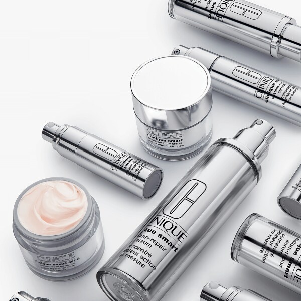 Clinique Smart™: os experts anti-idade. Na iamgem alguns produtos smart clinique.